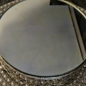 NWT BRILIANTTE SILVER MULTI PURPOSE MIRROED DISPLAY STAND FILIGREE SIDE DETAIL